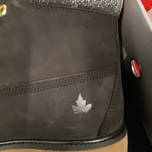 Timberland Black Boots with Gum Sole - Picture 3 of 6